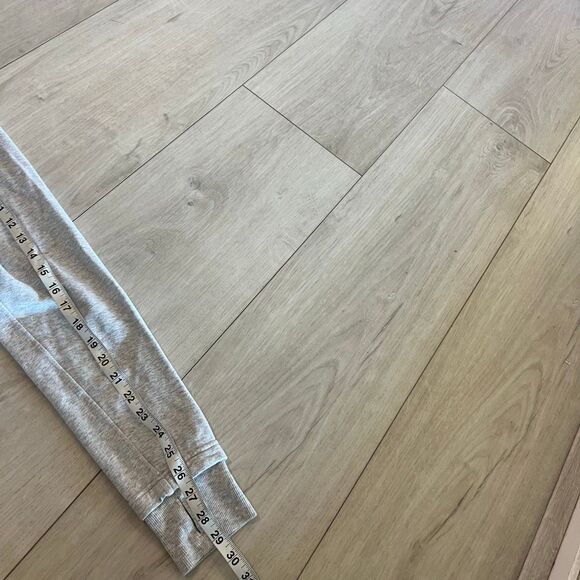 Lululemon Find your Unwind Pullover In Heathered Core Ultra Light Grey size 10 - Picture 4 of 9